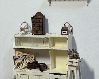 Handgemachter Amerikanischer Miniatur Kleiderschrank 1:6/12
