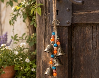 Campanillas de viento personalizadas con motivos de brujas, timbres colgantes vintage grabados a medida, amuleto rústico para la protección de la puerta, decoración pagana, regalo de inauguración de casa.