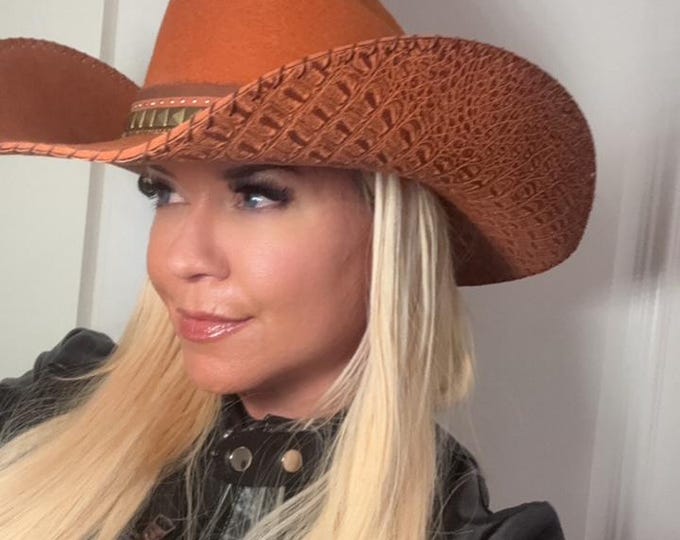 100% wool rust hat with leather handstitched to brim