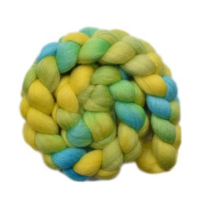 Hand dyed roving - Corriedale wool spinning fiber - 4.1 ounces - Sunny Day 2