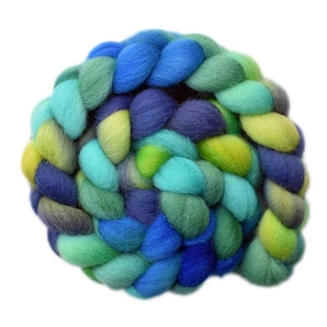 Hand dyed roving - Lleyn wool spinning fiber, 4.3 ounces - On the Way 1