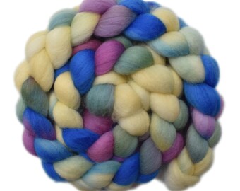 Hand dyed roving - Polwarth wool spinning fiber, 4.3 ounces - Strolling 2