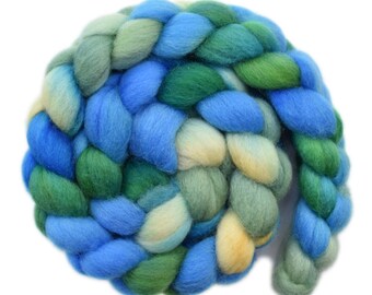 Hand painted roving - 23μ Merino wool combed top spinning fiber - 4.2 ounces - Seaside 1