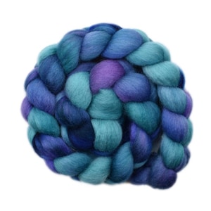 Hand dyed roving - Corriedale wool spinning fiber - 4.0 ounces - In the Cold 1