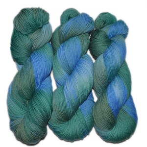 Hand dyed yarn - Merino wool yarn, DK weight, 300 yards - Leib-Olmai