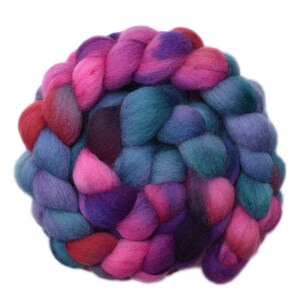 Hand dyed roving - Hill Radnor wool spinning fiber - 4.1 ounces - Flight of Fancy 1