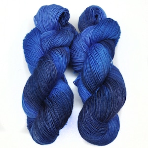 Hand dyed yarn - Superwash Merino wool / Mulberry Silk yarn, Fingering weight, 560 yards - Ellel