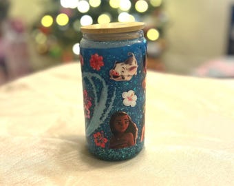 Vaso de bola de nieve con purpurina brillante de Moana: vaso inspirado en Disney con diseño lavable a mano.