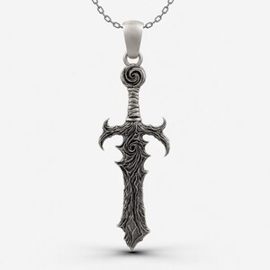Colar com pingente de faca de guerreiro em prata de lei 925, feito à mão, acessório com tema de arma, joia com motivo de faca afiada em prata.