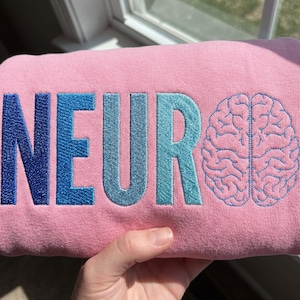 Diseño de bordado para enfermera de neurología / Archivo de bordado del cerebro para neurología PES DST / Diseño de camisa médica para enfermera registrada
