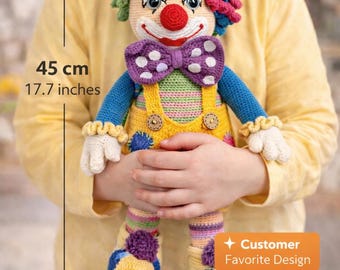 Bambola pagliaccio amigurumi XL snodabile, giocattolo all'uncinetto fatto a mano, 45 cm, decorazione per la cameretta.
