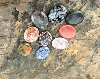 Natural Crystal Worry Stone for Anxiety Relief, Handcrafted Gemstone Stress-Relief Tool, Calming Mindfulness Stone, Unique Relaxation Gift