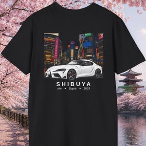 Koszulka Toyota Mk5 Supra Shibuya | Koszulka z grafiką JDM dla miłośników motoryzacji, koszulka z japońskim samochodem, prezent dla miłośników samochodów, prezent dla chłopaka