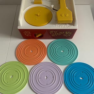 Fisher-Price 2014 reproductie muzikale platenspeler – muzikaal speelgoed in retrostijl voor kinderen – muziekdoos