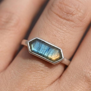 Zeshoek labradoriet ring 925 sterlingzilver minimalistische blauwe flits edelsteen sierlijk stapelbaar handgemaakt cadeau voor vrouwen