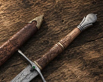 Elven Damascus Steel Longsword | 38" Hand Forged | Walnut Handle | Emerald Details | Leather Scabbard