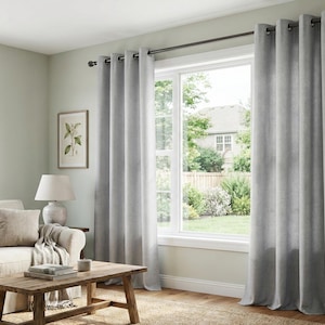 Tende in lino naturale grigio chiaro, dimensioni personalizzate, tendaggi con texture neutra, soggiorno in stile rustico scandinavo moderno, tende grigio argento