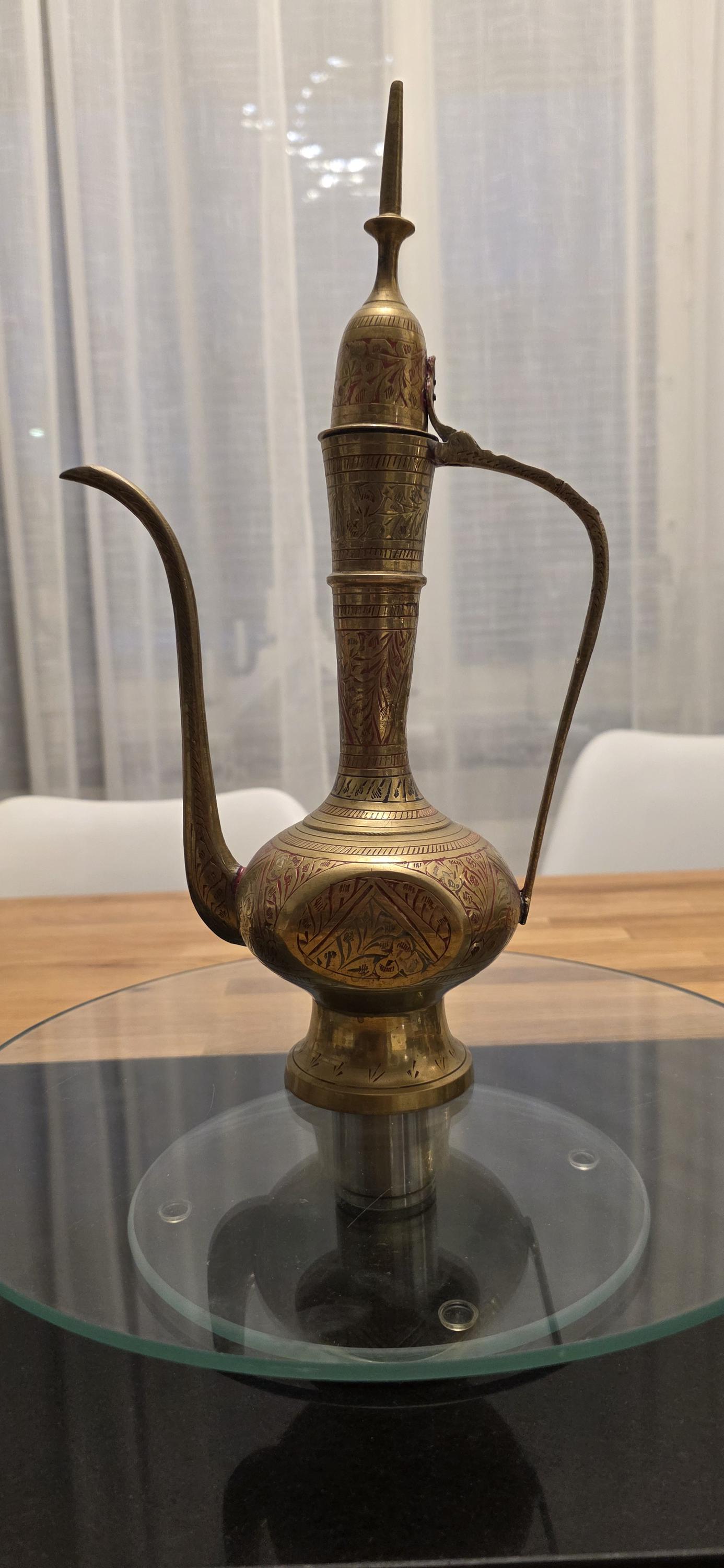 Aiguière ancienne en laiton ajouré, Ht 47 cm, art du Cachemi