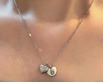 Collar personalizado con iniciales y corazón de "amor"
