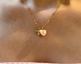 Collar personalizado con iniciales y corazón de "amor"