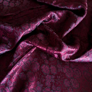 Sari Banarasi de seda pura tejida a mano con rosas grabadas / Aranceles estadounidenses incluidos