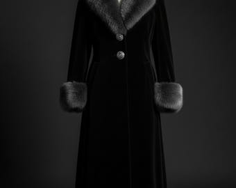 Black Velvet Fur Coat for Women – Long Winter Dress with Faux Furr Collar & Cuffs – Vintage Evening Overcoat