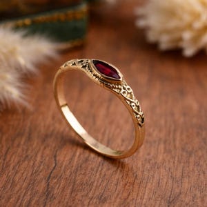 Garnet Dainty Ring, Gold Filled Ring, Garnet Ring, Leaf Ring, Nature Inspire Ring, Sterling Silver 925 Garnet Ring, Gift For Her