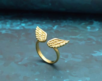 Złoty pierścionek z anielskimi skrzydłami, regulowany otwarty pierścionek ze skrzydłami, minimalistyczny złoty pierścionek z wyrazistym wzorem, biżuteria z symbolicznymi skrzydłami anielskimi, pierścionek na prezent dla kobiet i mężczyzn
