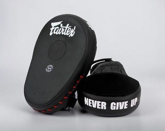 Protectores de boxeo de cuero Fairtex personalizados / Manoplas de boxeo personalizadas / Equipo de gimnasio / Entrenamiento de artes marciales / Protectores de cuero, regalo de boxeo