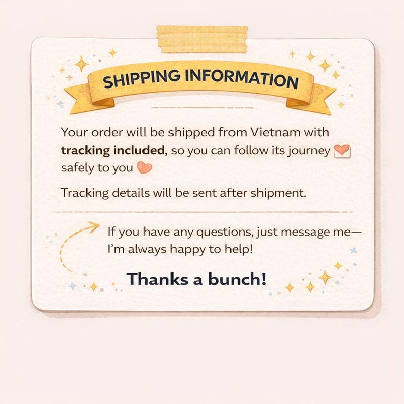 K&ouml;nnte beinhalten: Eine cremefarbene Karte mit dem Text "SHIPPING INFORMATION" auf einem goldenen Banner. Die Karte enth&auml;lt Text &uuml;ber Tracking und Kundenservice, endet mit "Thanks a bunch!"