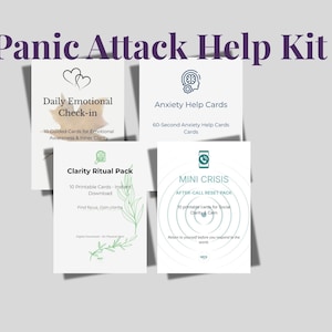 Könnte beinhalten: Ein Set ausdruckbarer Karten zur emotionalen Unterstützung, betitelt "Panic Attack Help Kit". Die Karten umfassen "Daily Emotional Check-in", "Anxiety Help Cards", "Clarity Ritual Pack" und "Mini Crisis" Karten. Der Text ist dunkelviolett auf hellgrauem Hintergrund.