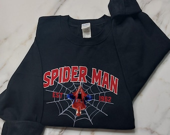Sudadera retro bordada de Spider-Man, Est. 1962 Marvel Superhero Web Crewneck, Regalo vintage para fans de la película de Peter Parker, Sudadera negra de Spider-Man