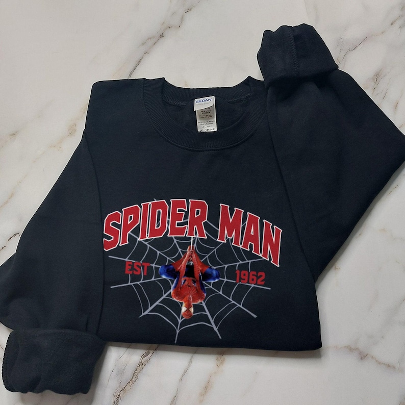 Puede incluir: Un juego de tres tazas de cer&aacute;mica con un acabado mate moteado. Las tazas son de color crema, gris claro y gris oscuro. Cada taza tiene un dise&ntilde;o simple y minimalista y un asa redondeada.