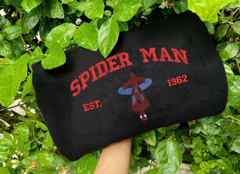 Pode incluir: Conjunto de tr&ecirc;s canecas de cer&acirc;mica com acabamento fosco e salpicado. As canecas s&atilde;o em tons de creme, cinza claro e cinza escuro. Cada caneca tem um design simples e minimalista, perfeito para caf&eacute; ou ch&aacute;.