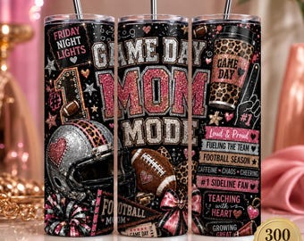 Può includere: Un bicchiere nero da 591 ml a tema football americano con glitter, un casco argentato, un pallone marrone e dettagli leopardati rosa. Il testo include "FRIDAY NIGHT LIGHTS", "GAME DAY MOM MODE" e "LOUD & PROUD" con una cannuccia in metallo.