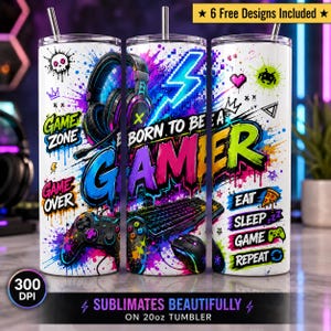 Peut inclure: Trois gobelets blancs de 20oz avec pailles en métal présentant un design coloré sur le thème du jeu vidéo. Les graphismes incluent un casque, un clavier, une souris, une manette et le texte "BORN TO BE A GAMER", "GAME ZONE", "GAME OVER" et "EAT SLEEP GAME REPEAT".
