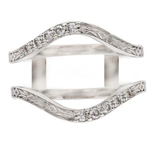 Puede incluir: Un juego de tres tazas de cerámica con un acabado mate moteado. Las tazas son en tonos crema, gris claro y gris oscuro. Cada taza tiene un diseño simple y minimalista, ideal para café o té.