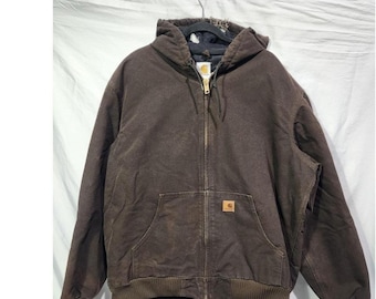 Jaqueta Carhartt J130 DKB tamanho XLT acolchoada em lona marrom escura para trabalho e tarefas domésticas, com capuz.