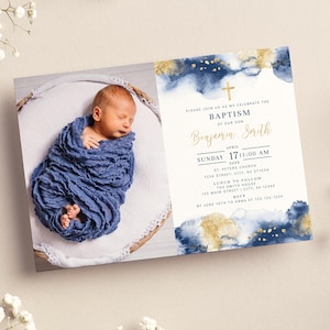 Invitación con foto para bautizo de niño, azul marino y dorado, plantilla editable Ba07-2 imagen 1
