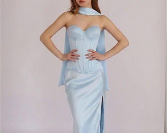 Hochzeitskorsett mit einem Satin-Maxirock - plus Größen verfügbar.
