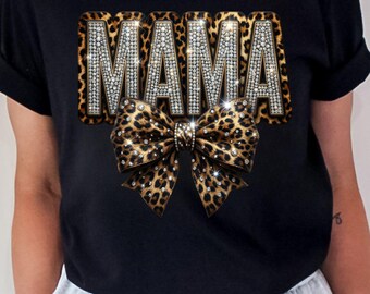 Disegno PNG di Mama Leopard, strass di cristallo, stile fiocco civettuolo, lettere in mosaico di gioielli, glitter scintillanti DTF