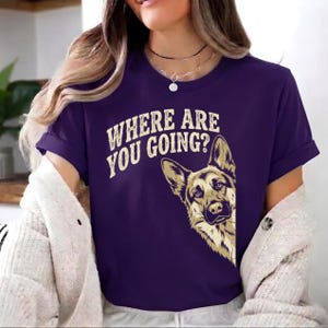 Imagen PNG de perro pastor alemán, diseño retro de baja poligonalidad, impresión térmica, descarga digital.