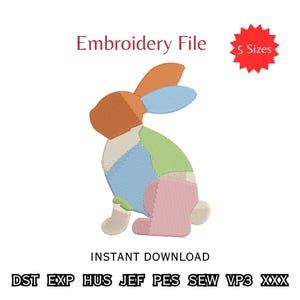 Peut inclure: Un motif de fichier de broderie représentant un lapin géométrique coloré. Le lapin est composé de différentes couleurs pastel, notamment orange, bleu, vert et rose. Le texte "Embroidery File" et "5 Sizes" est également présent.