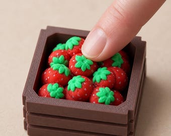 Juguete antiestrés con forma de caja de fresas, juguete interactivo con forma de caja de frutas en miniatura, bonita decoración con forma de cesta de fresas, divertido juguete de escritorio, regalo, hecho a mano en EE. UU.