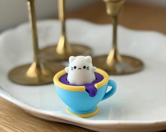 Juguete antiestrés con forma de taza de té con diseño de gato fantasma, juguete de escritorio de Halloween, figura de gato kawaii, regalo, espeluznante y adorable.