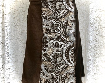 Camiseta de algodão reciclado, saia reciclada, patchwork em marrom e verde com 3 estampas paisley diferentes, feminino pequeno a médio, #SK456