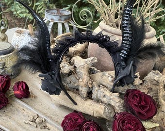 Diadème gothique à cornes, diadème de reine des fées, bijoux païens à cornes, couronne d'elfe fantastique sombre, mariage, bohème, fleurs, festival, cosplay, serre-tête à cornes de sorcière