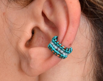 Brede oormanchet met kralen: veelkleurige, met draad omwikkelde conch-oorbel zonder piercing