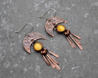 Boucles d'oreilles lune et soleil, boucles d'oreilles en cuivre oxydé, boucles d'oreilles croissant de lune, boucles d'oreilles à franges artisanales, boucles d'oreilles célestes, boucles d'oreilles longues bohèmes