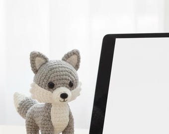 Wolf Häkelanleitung PDF | Realistische Amigurumi Wolf Anleitung | Stehendes graues Wolf Muster | Schritt-für-Schritt bebilderte Anleitung | Waldtier